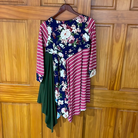 Cute mixed-media assymetrical hem top!! - Picture 3 of 5